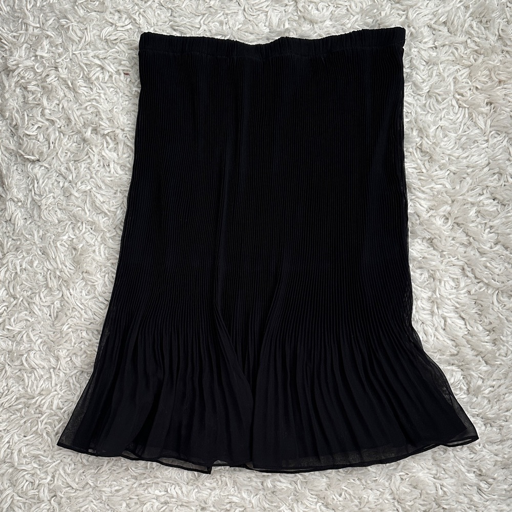 Chic Black Pleated Midi Skirt